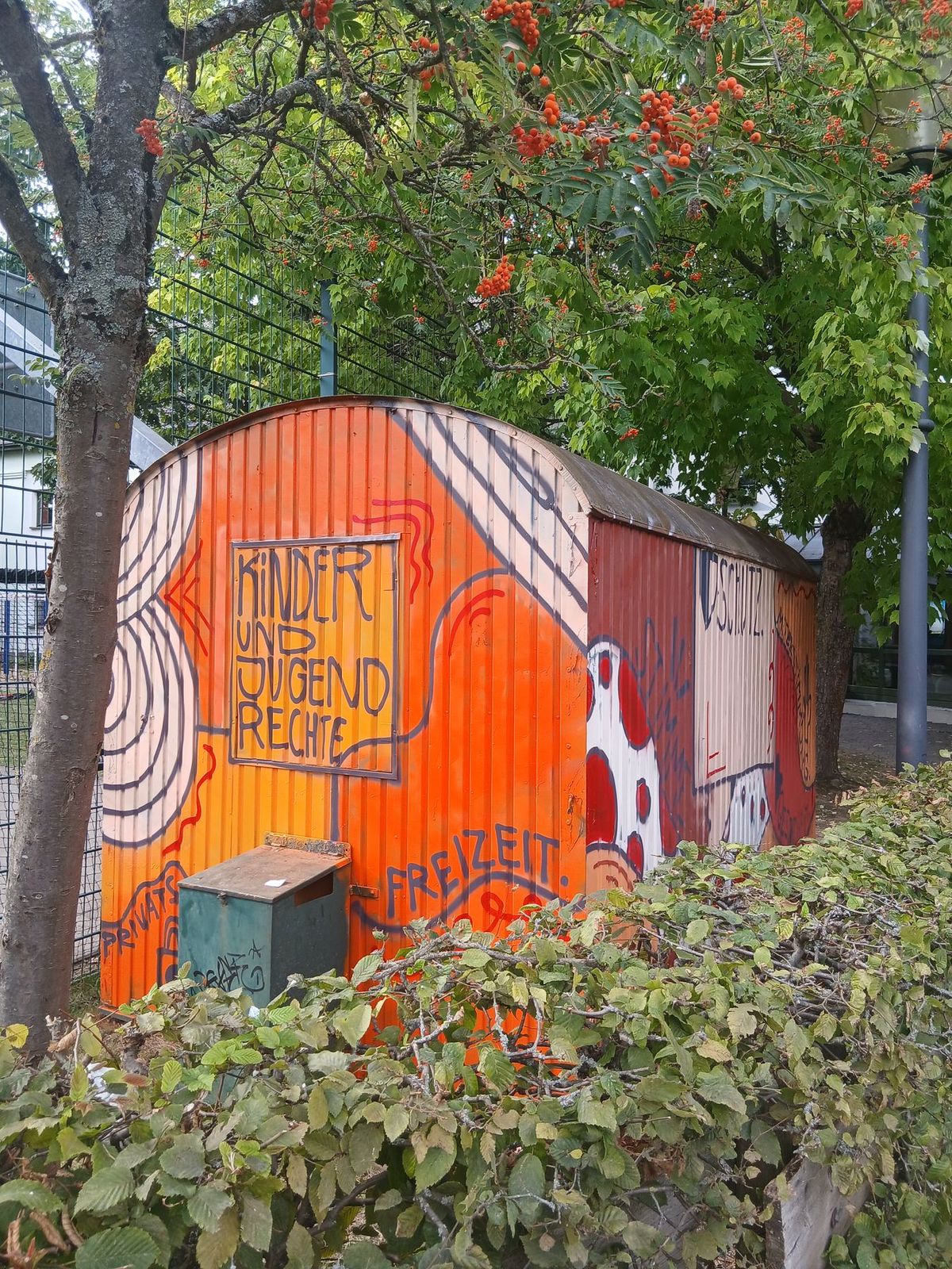 Graffiti zu Kinderrechten, Jugendfreizeitstätten Mittelpunkt Meschede und Mittendrin Bestwig